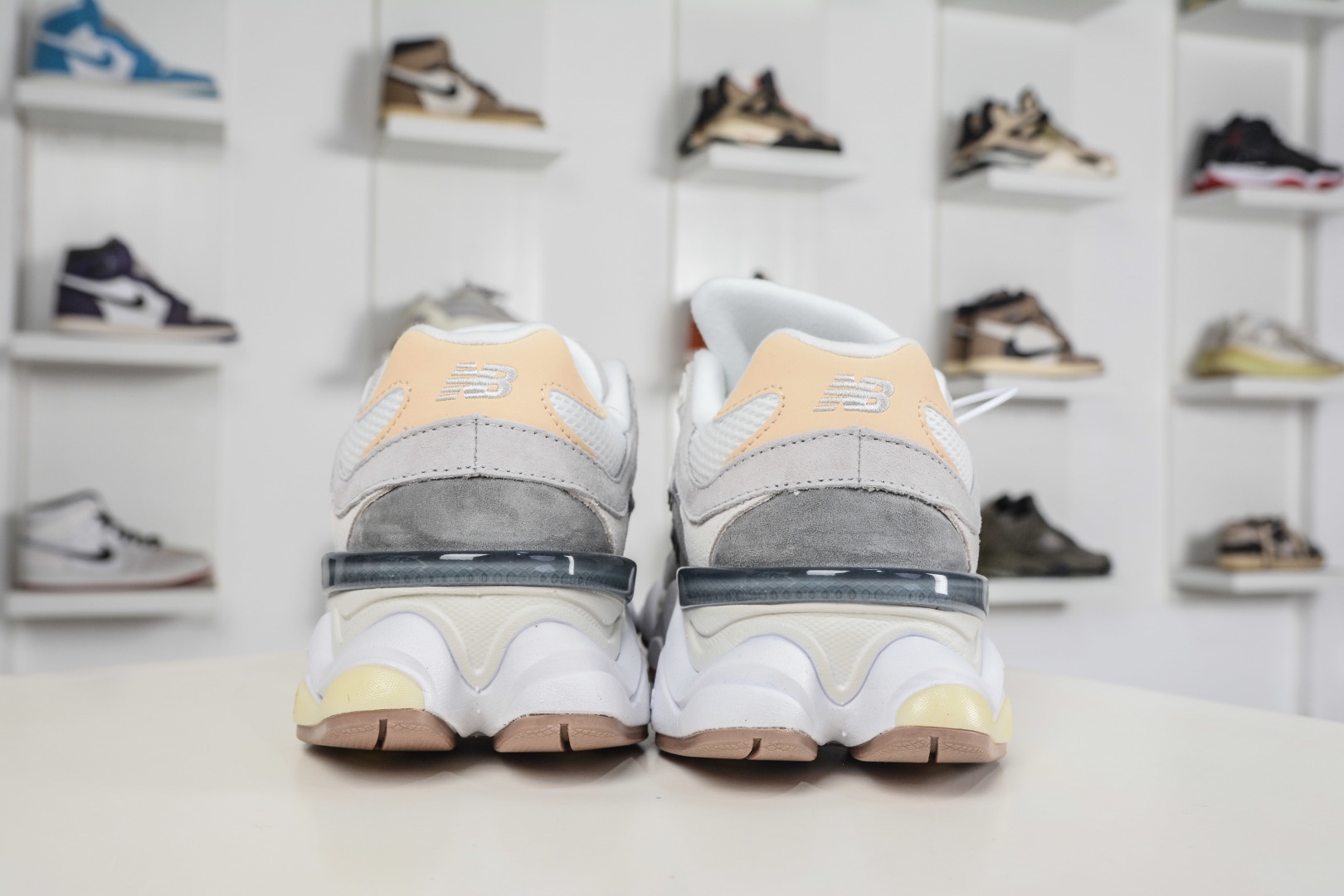 新百倫New Balance NB9060 米灰 U9060AUB 
Size：36 37 37.5 38 38.5 39 40 40.5 41 42 42.5 43 44 45 45.5 46.5