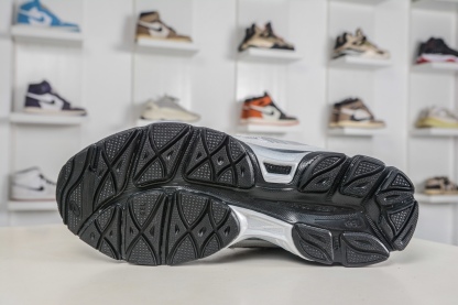 Asics Gel-NYC 亞瑟士運動休閒透氣專業跑鞋 
貨號: 1203A280 020
尺碼：36 37 37.5 38 39.5 40 40.5 41.5 42 42.5 43.5 44 45