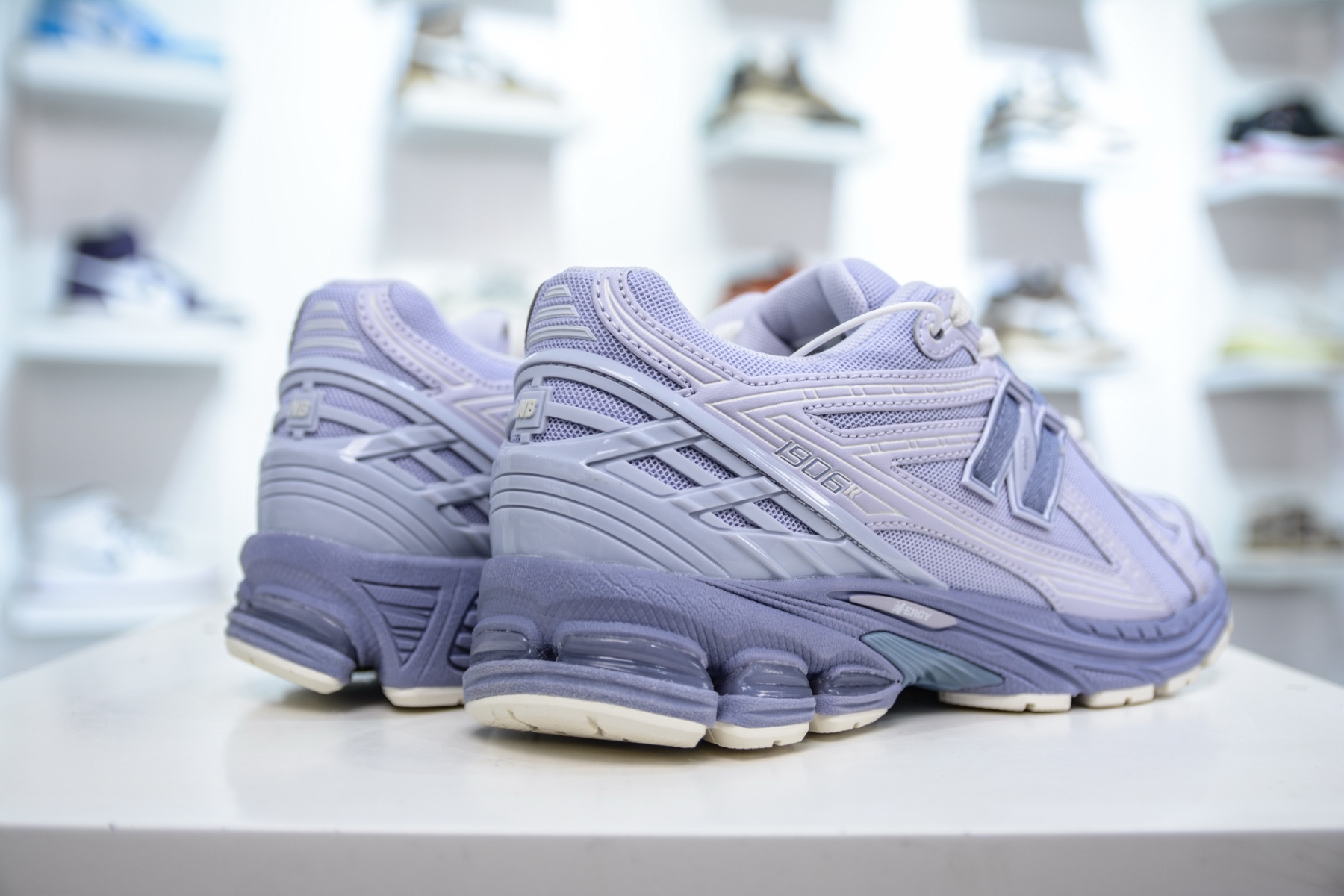 New Balance M1906R系列 
貨號：M1906RZV
尺碼：36 37 37.5 38 38.5 39.5 40 40.5 41.5 42 42.5 43 44 45 46.5