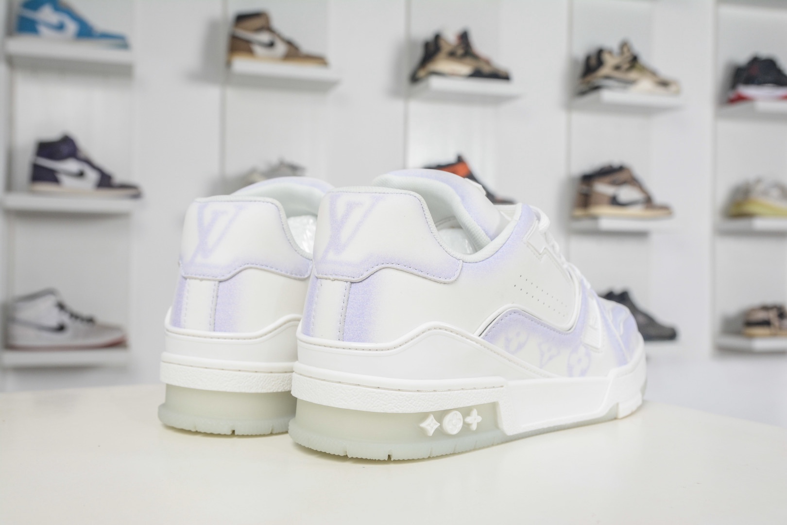 Louis Vuitton Trainer 系列板鞋 
Size：36 37 38 39 40 41 42 43 44 45 (偏大一碼）