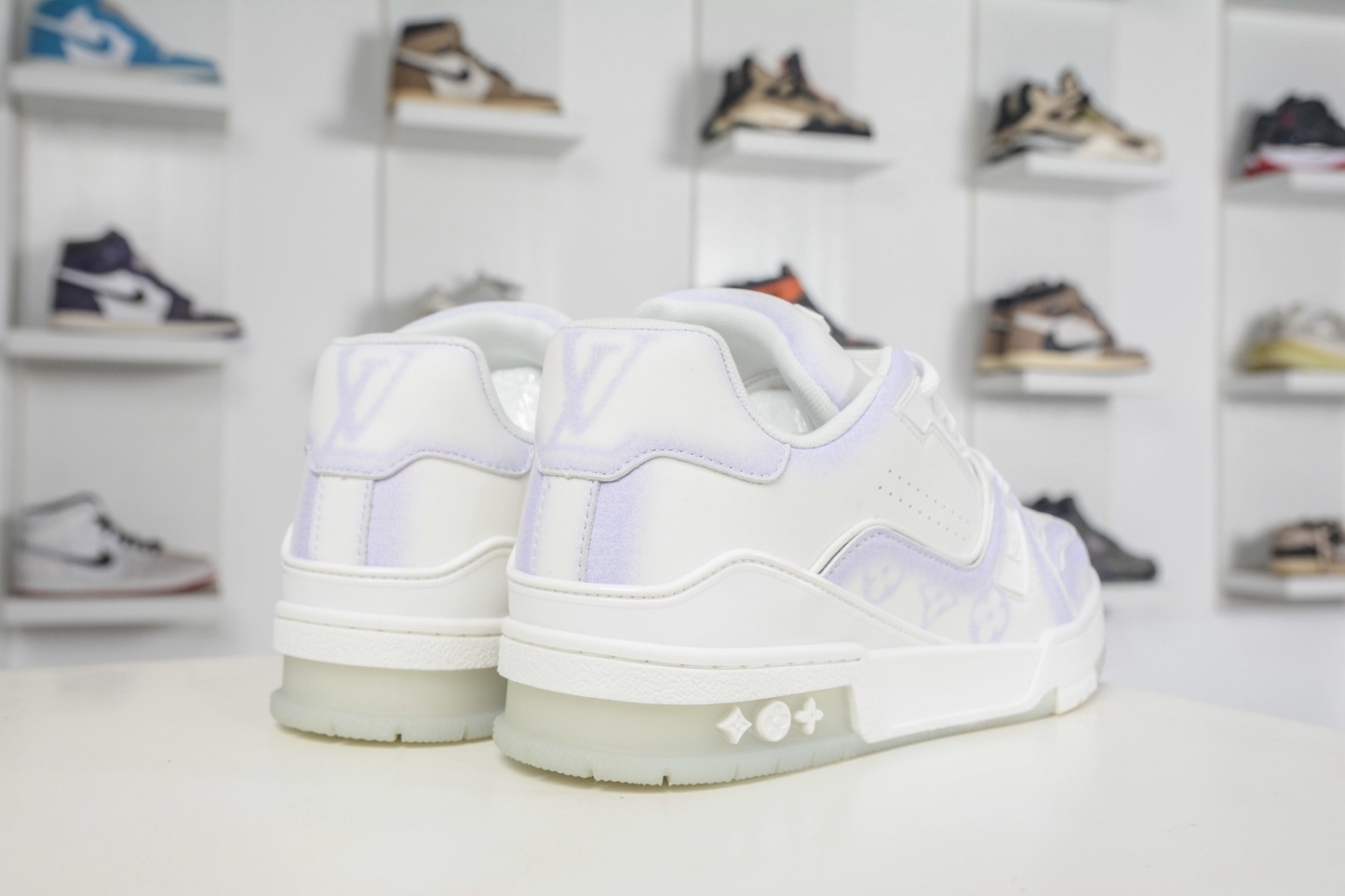 Louis Vuitton Trainer 系列板鞋 
Size：36 37 38 39 40 41 42 43 44 45 (偏大一碼）