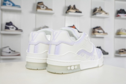 Louis Vuitton Trainer 系列板鞋 
Size：36 37 38 39 40 41 42 43 44 45 (偏大一碼）