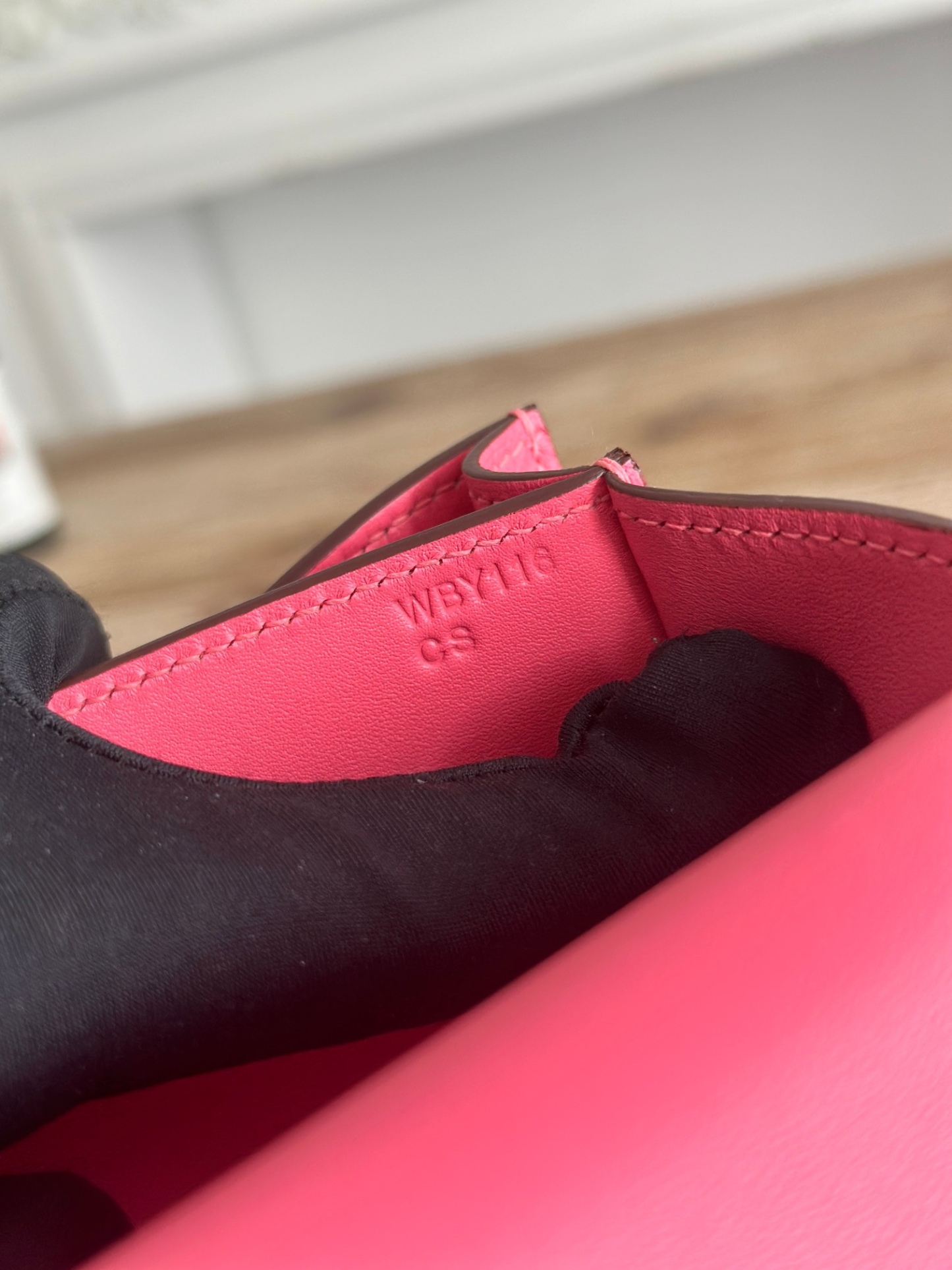 康康  空姐包  
constance  19cm  
epsom掌紋小牛皮  半收工  蠟線縫製