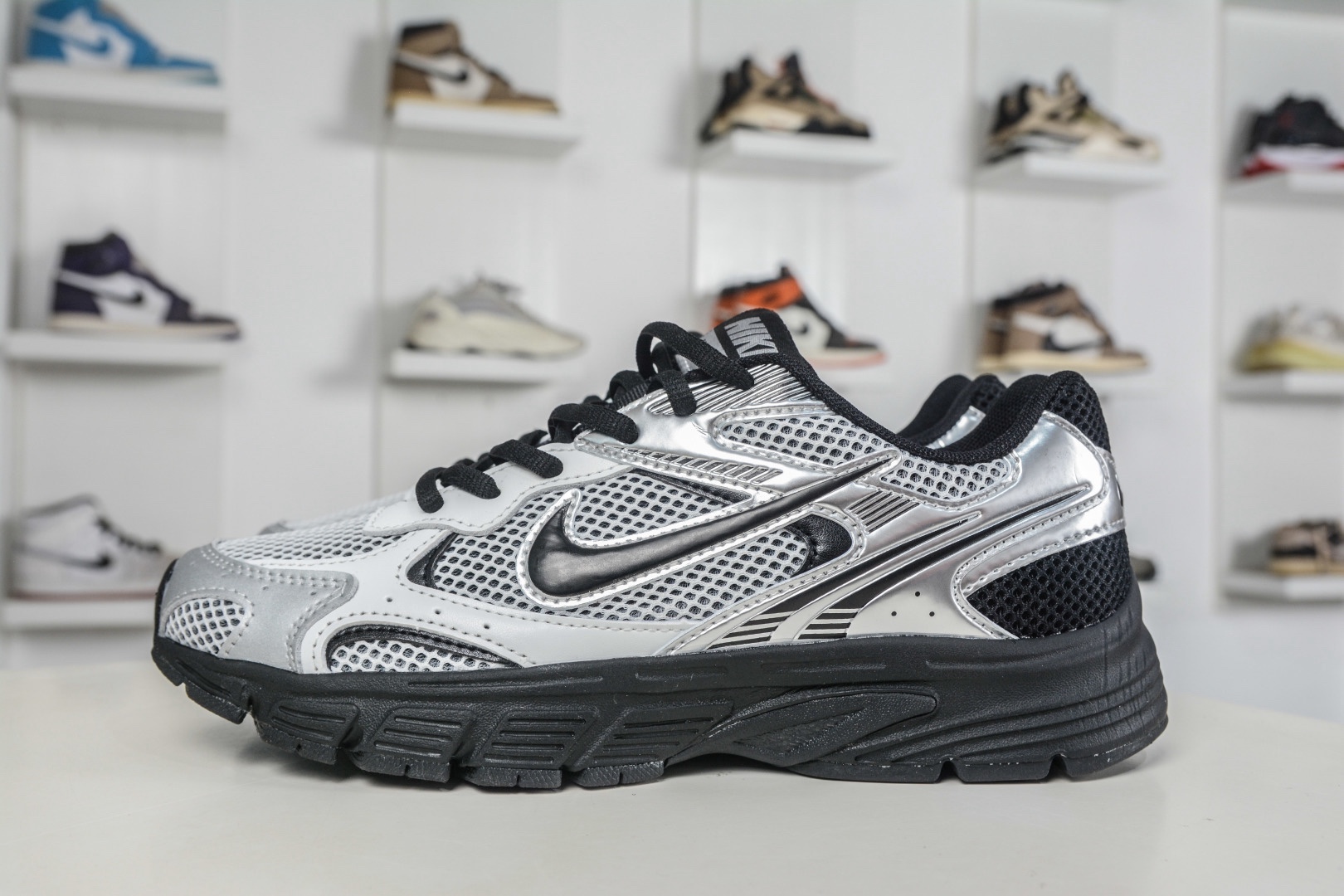 NK Air Zoom Vomero 20 經典復古潮流運動跑鞋 
貨號：HM0829 111
SIZE：36 36.5 37.5 38 38.5 39 40 40.5 41 42 42.5 43 44 45