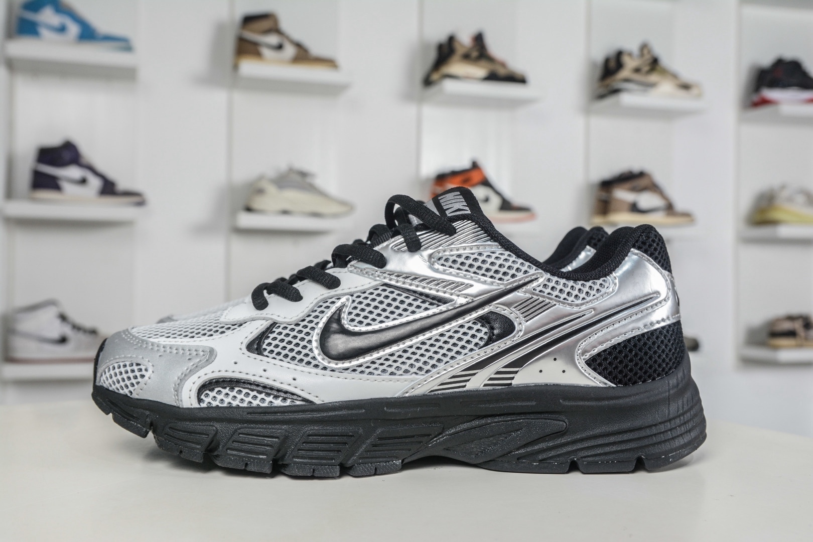 NK Air Zoom Vomero 20 經典復古潮流運動跑鞋 
貨號：HM0829 111
SIZE：36 36.5 37.5 38 38.5 39 40 40.5 41 42 42.5 43 44 45