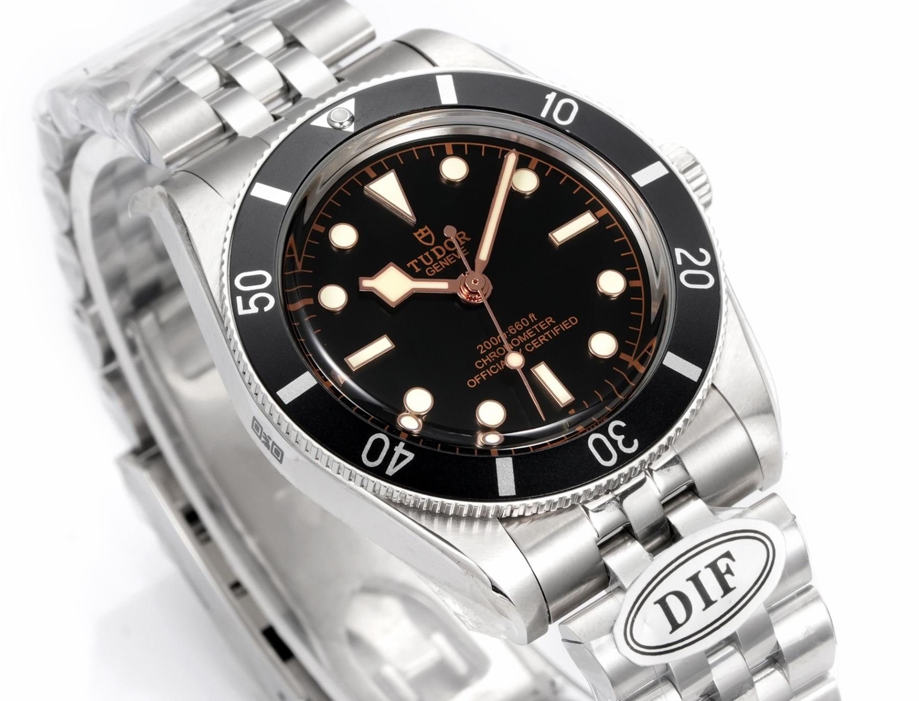 DIF 最強副本 
DIF隆重推出帝舵碧灣54型M79000N腕表，
37mm表殼貼合手腕，佩戴舒適，啞光錶盤簡約大氣，質感細膩，無日曆設計化繁為簡，回歸純粹讀時體驗，以純粹精神和現代表達方式，向1954年問世的品牌首款潛水表-7922型獻上最真誠的敬意！
DIF匠工精神 整表配備導角精磨不拉手 注重細節 質感無敵 搭載丹東定制一檔機芯 日誤差僅3-5秒幾乎0反修 超穩定！
錶帶均為CNC通體成型拉絲工藝錶帶 非小廠組裝片！配備帝舵表“T-fit”表扣 可滑軌微調
超強瑞士夜光刻度 盤面字體油壓立体