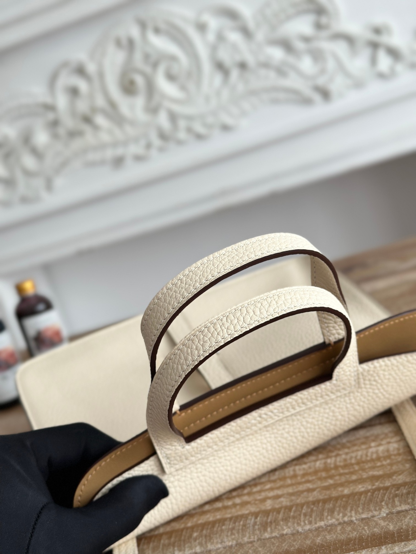 馬蹄包  半手工蠟線	Halzan	
 能滿足各種背法的!!
①手拎包②斜挎包③單肩包④手拿包
togo皮、五金細緻到油邊 無處不精緻√ 
尺寸：25cm