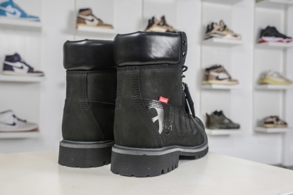 LOEWE羅意威 x ON昂跑 聯名款 Cloudsolo 
貨號: 3MF30660553
尺碼：36 36.5 37 37.5 38 38.5 39 40 40.5 41 42 42.5 43 44 44.5 45 46（真半碼）（⚠️袋子丟失扣10）