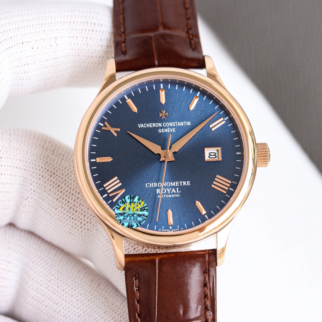 
江詩丹頓傳承系列腕表火爆上市！🔥簡雅大方，完美結合，讓你感受優雅紳土氣息！[禮物]該表搭載原裝進口9015超薄機芯，每小時振頻28800次，性能穩定，零返修！表殼： 釆用316 精鋼，藍寶石玻璃鏡面！🎖搭配意大利真皮錶帶原裝扣，直徑：40 mm，超強防水，簡潔大氣，高端品質，適合各種商務場合，送禮首選！