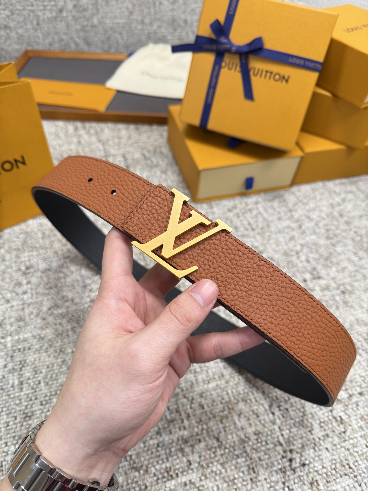 
Louis Vuitton LV腰带 荔枝纹皮底系列 原厂五金 精致手工绘边 柔软舒适 宽4.0