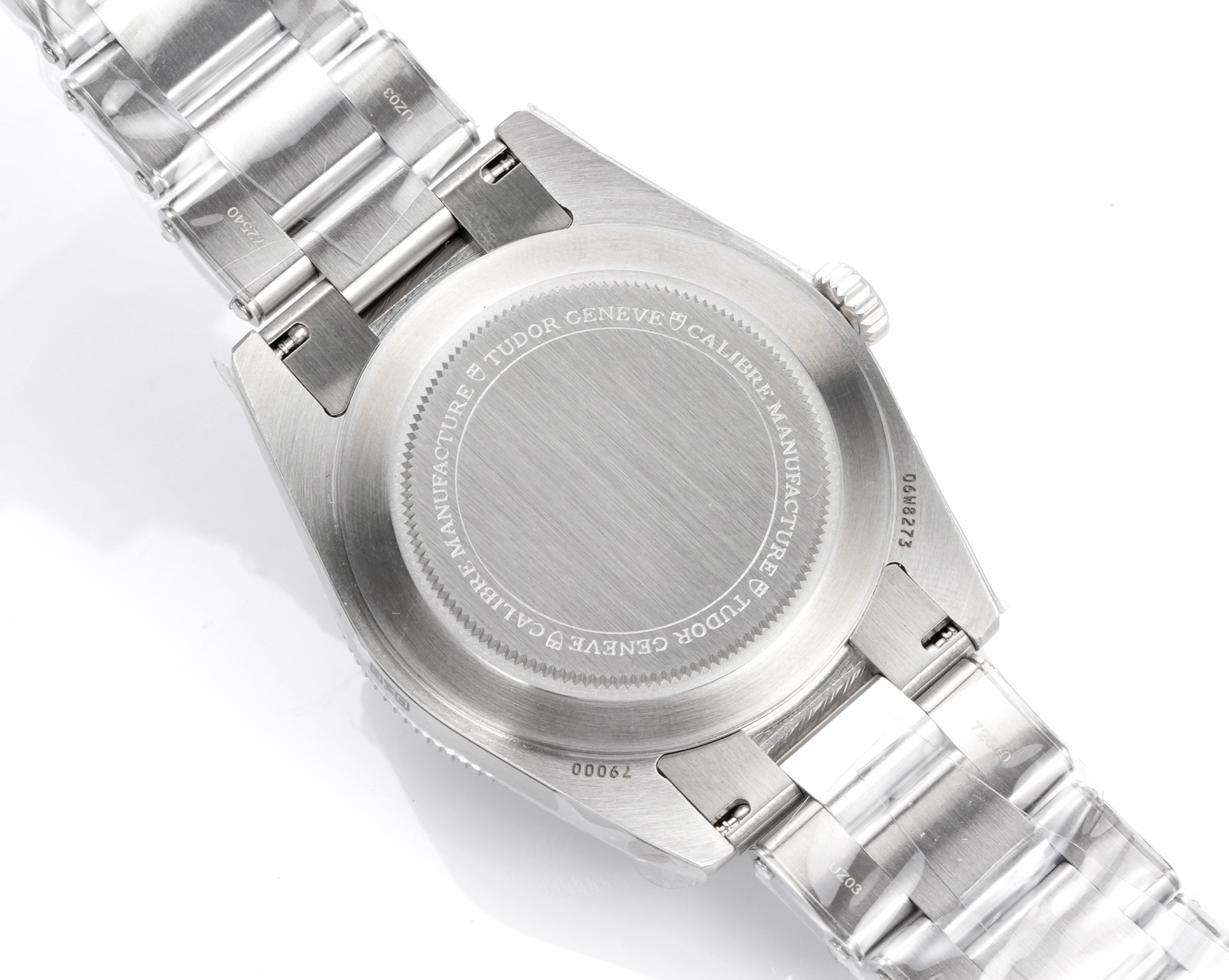 DIF 最強副本 
DIF隆重推出帝舵碧灣54型M79000N腕表，
37mm表殼貼合手腕，佩戴舒適，啞光錶盤簡約大氣，質感細膩，無日曆設計化繁為簡，回歸純粹讀時體驗，以純粹精神和現代表達方式，向1954年問世的品牌首款潛水表-7922型獻上最真誠的敬意！
DIF匠工精神 整表配備導角精磨不拉手 注重細節 質感無敵 搭載丹東定制一檔機芯 日誤差僅3-5秒幾乎0反修 超穩定！
錶帶均為CNC通體成型拉絲工藝錶帶 非小廠組裝片！配備帝舵表“T-fit”表扣 可滑軌微調
超強瑞士夜光刻度