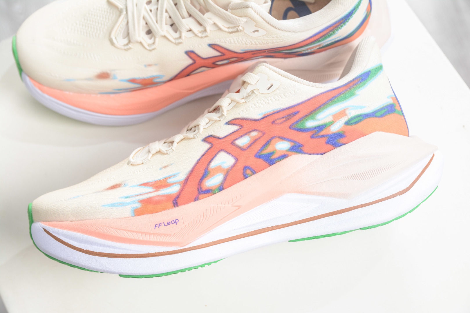 Asics SuperBlast 3 轻量回弹舒适透气支撑跑步鞋 
货号：1013A177 002
尺码：36 37 37.5 38 39 39.5 40 40.5 41.5 42 42.5 43.5 44 44.5 45