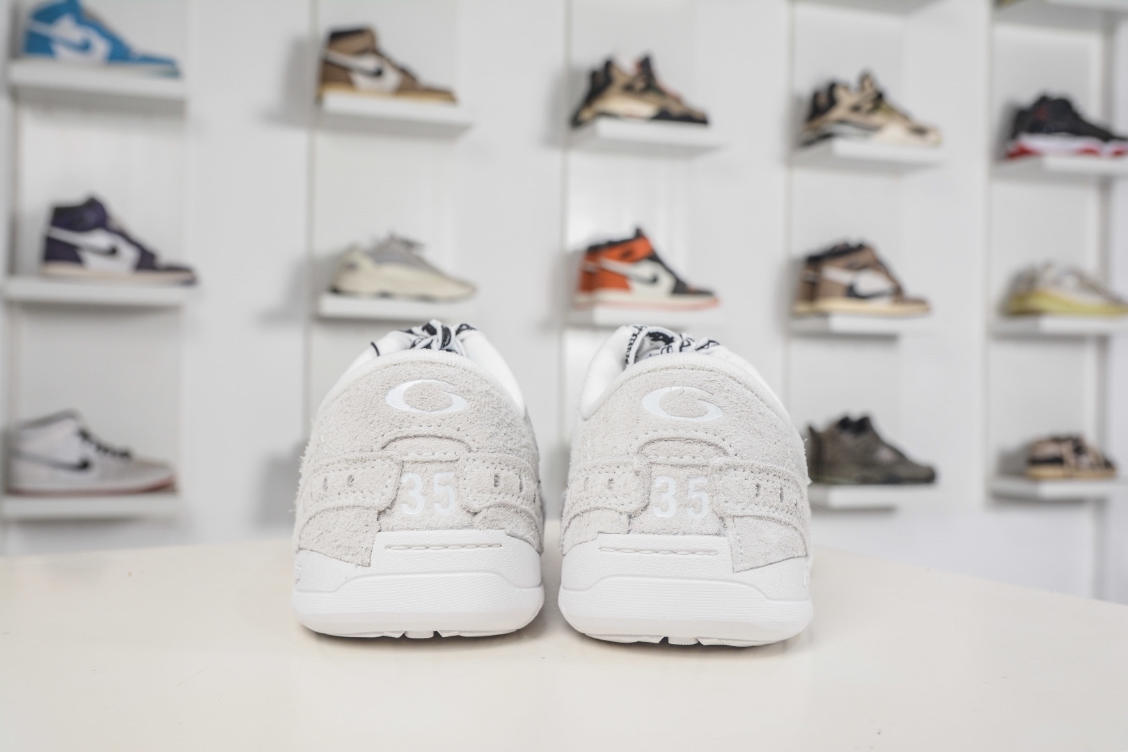 Balenciaga Hamptons Worn-Out Dark Brown 棕色巴黎世家十八18代 滌綸（聚酯纖維）牛皮革 圓頭系帶 低幫 生活休閒鞋板鞋 
貨號：841765 WHPSU 9910
尺碼：35 36 37 38 39 40 41 42 43 44 45 46