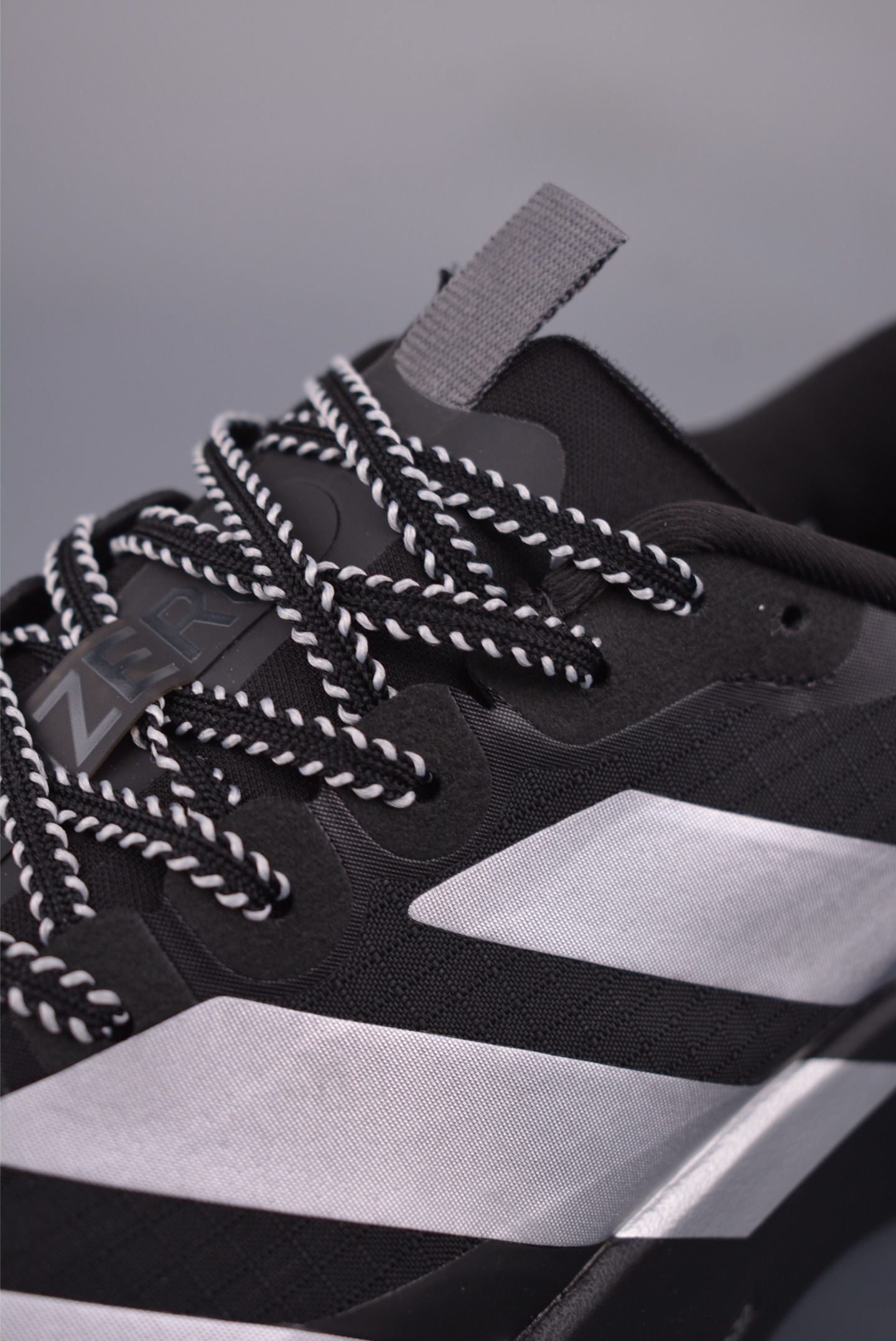 Adidas Adizero Evo SL ATR M
阿迪超輕透氣緩震跑鞋 
官方貨號: KK26832332
尺碼：36 36.5 37 38 38.5 39 40 40.5 41 42 42.5 43 44 44.5 45 46