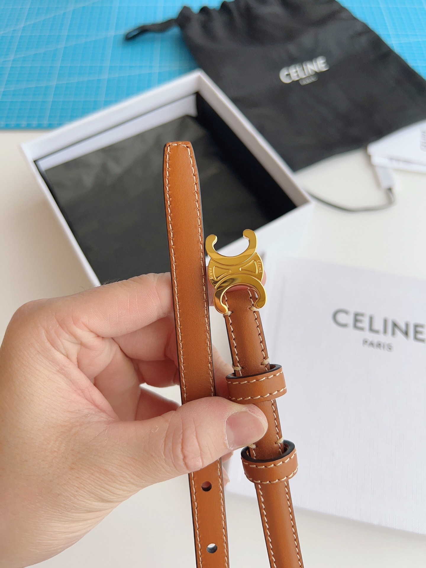 《CELINE》塞琳🇫🇷法國原廠皮料，棕色全皮 品質毋庸置疑 ，只有最好，沒有更好，寬1.3cm