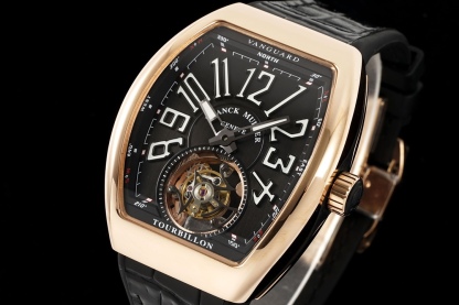 RMS最新款 頂級復刻 法蘭克穆勒V45 Vanguard陀飛輪系列 歷時多年研發機芯 
1 1:1 超級復刻原裝複雜法穆蘭陀飛輪機芯 細節完美到位 打造正品機芯獨具的雙發條盒 超薄工藝 
2超長72小時動力儲存 告別每天手動上鏈 高端玩家的定制款 把頭上鏈30個半圈 發條盒為滿 不需要過度上鏈 
3 千錘百鍊 316L精鋼表殼 超薄表殼 與原裝一致厚度 彎曲弧度 更加貼合手腕 佩戴舒適 
4 純正進口意大利小牛皮 貼合手感品質一流的進口氟橡膠錶帶 與正版全完通用互換
5瑞士工程師 原版機芯拆解 一比一甲