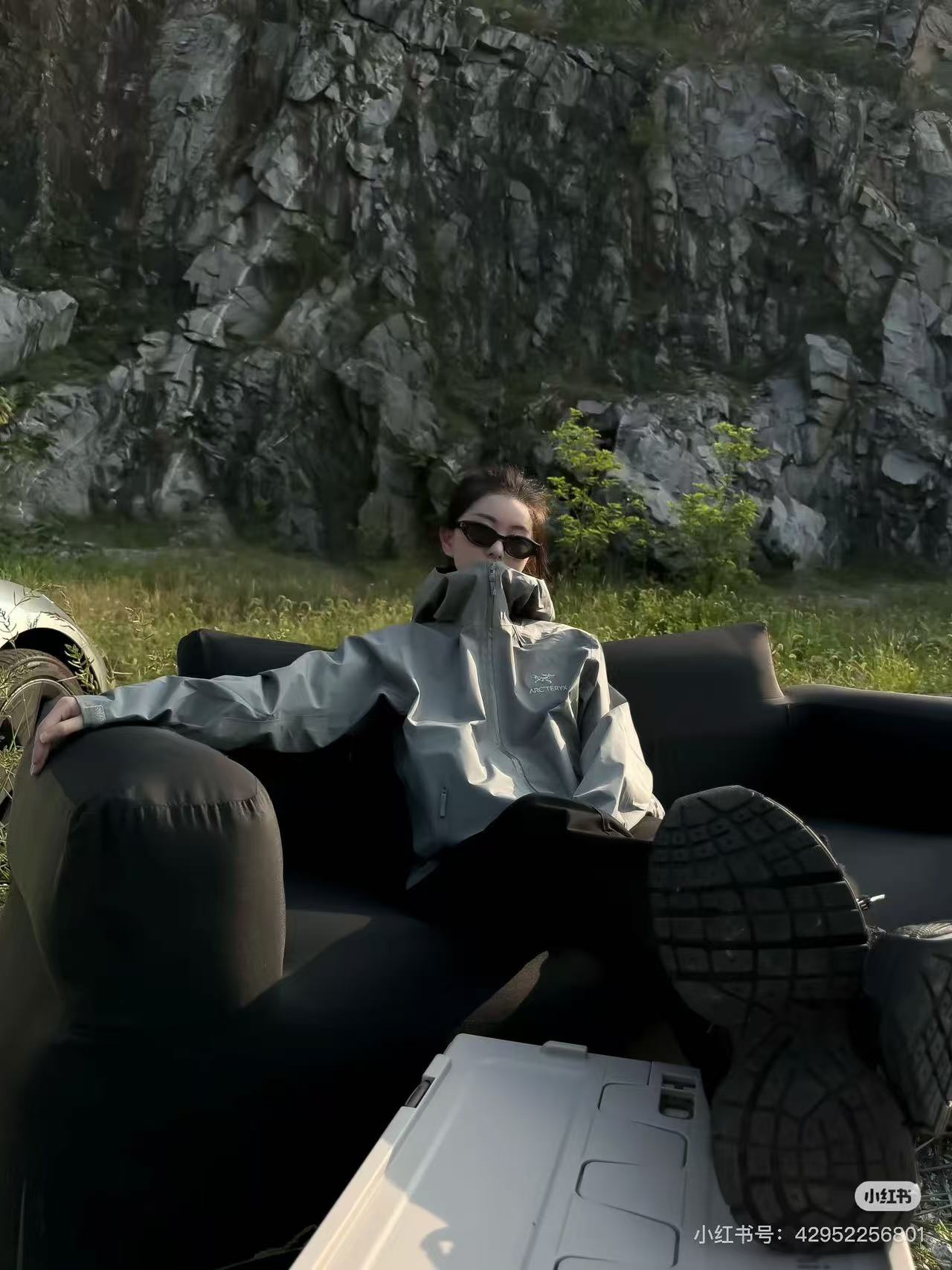 🔝ARC‘TERYX 始祖鳥 BETA LT戶外防水硬殼衝鋒衣
市場獨家全溢膠版本 一比一細節還原
YB四次壓膠工藝 整衣3D立體仿生學設計衣長臂彎 TRI-DURANCE防水防雨面料 自行區別市面先行版本 原包裝原標 全套輔料定制 整衣 腋下YKK雙向拉鍊 五金全部開模定制
R1 SIZE：S-XXL