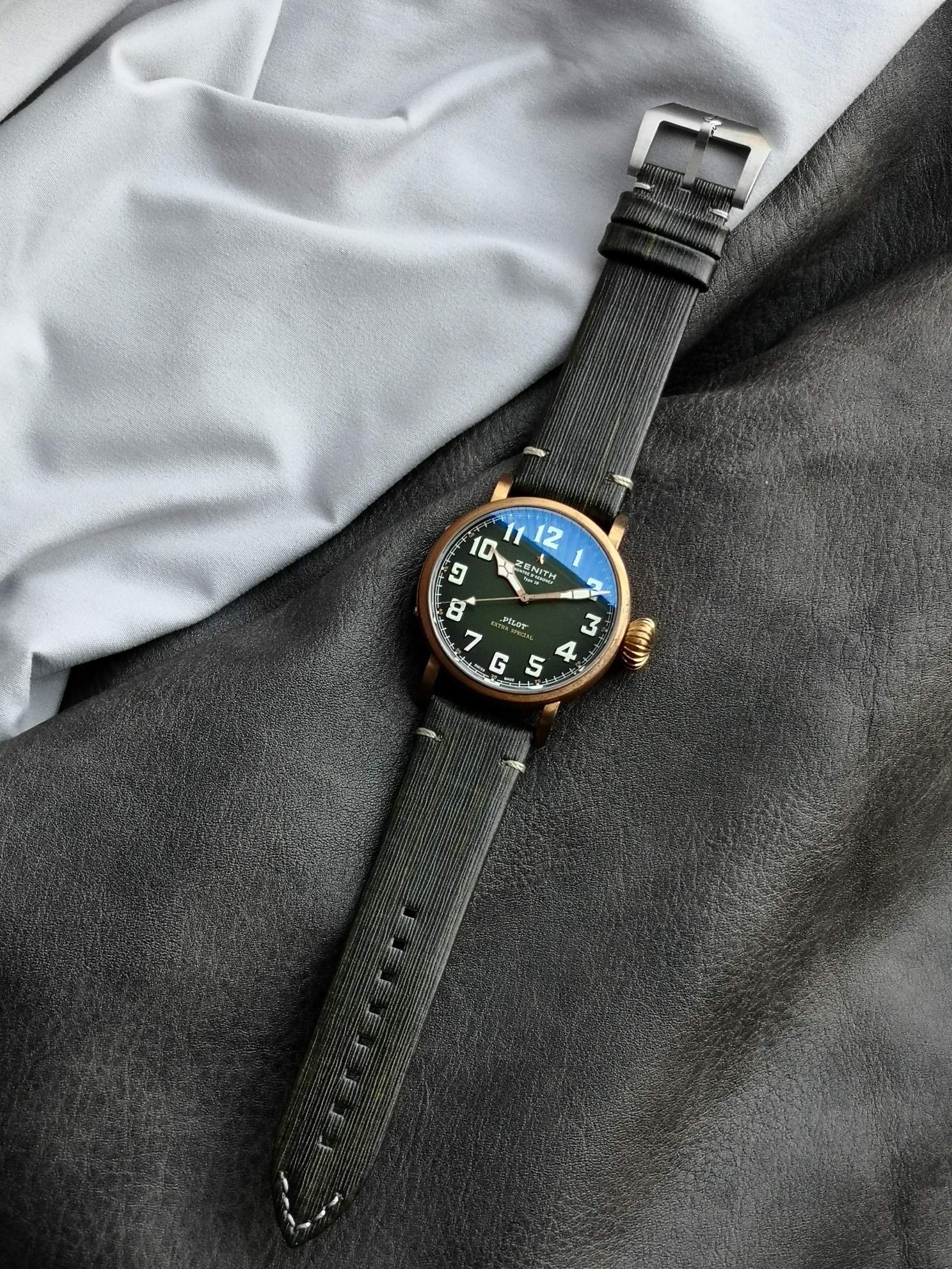 XF限量推薦：真力時飛行員系列29.2430.679/63.1001腕表，青銅表殼，卡其綠色錶盤，9015型自動機械，45毫米。