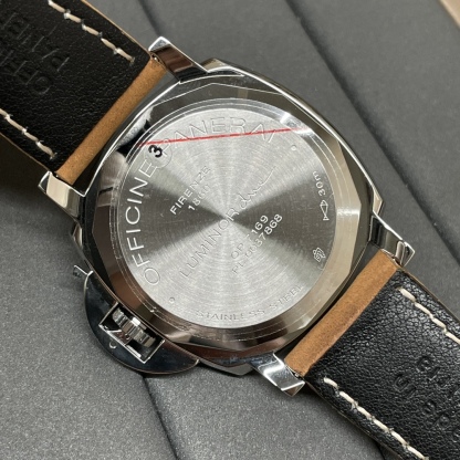 VS新品：沛納海 PAM904整個殼身厚度得以降低近四成！不設限，最纖薄！不循規，42mm男女可佩戴！太陽放射紋錶盤活力優雅，纖薄身軀佩戴輕便舒適，金針設計精巧簡約大氣。適合亞洲人手腕!