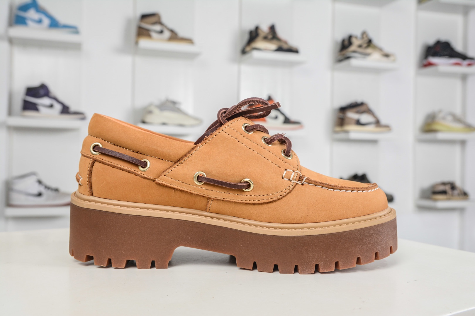 Timberland添柏嵐 Stone Street 舒適百搭 休閒單鞋 穿著舒適 防滑 可戶外城市多用途穿著 無懼任何複雜地形 設計感十足 時尚拼色百搭款 
貨號: TB 01006 713
尺碼：35 36 37 38 39 40 41 42