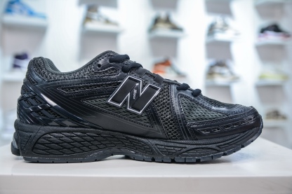 New Balance M1906R系列 復古老爹防滑耐磨低幫 跑步鞋 
貨號：M1906RJB
尺碼：36 37 37.5 38 38.5 39.5 40 40.5 41.5 42 42.5 43 44 45 46.5