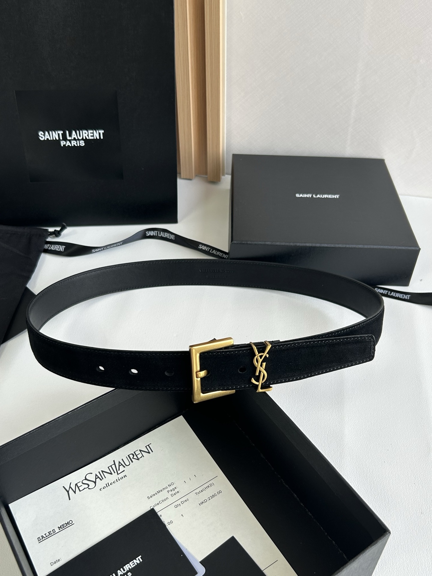 聖羅蘭 女士腰帶，進口小牛皮 配以CASSANDRE 標識腰帶環。古銅色金銀五金可選。精緻優雅的設計，寬度3.0cm