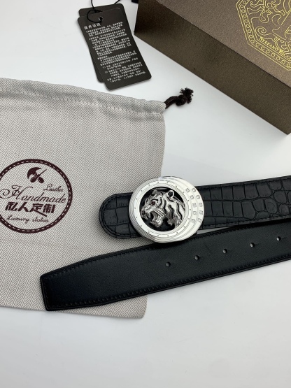 【史蒂芬】專櫃鰐魚紋黑色牛皮腰帶，元夾層系列，搭配新款不鏽鋼虎頭扣，寬度3.8cm，長度不可調節，尺碼（85-110）具有獨特吸引力！