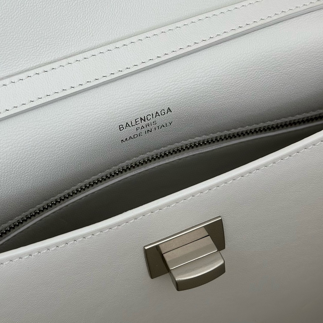 巴黎世家𝗕𝗮𝗹𝗲𝗻𝗰𝗶𝗮𝗴𝗮 💚💚出貨了！
款號：789779
尺寸：28.9×20×9.9cm