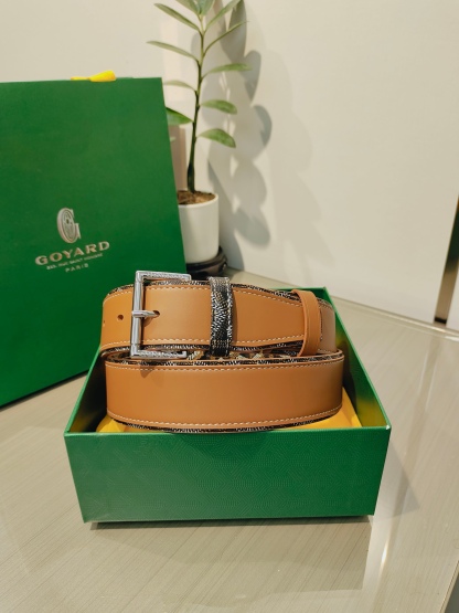 
Goyard(戈雅)腰帶源於法國奢侈品牌，設計風格簡約低調，腰帶身有標誌性帆布搭配進口頭層牛皮，腰帶扣採用簡約精品鋼扣，延續品牌的低調奢華，帶身寬度3.8CM，適用商務休閒日常佩戴。