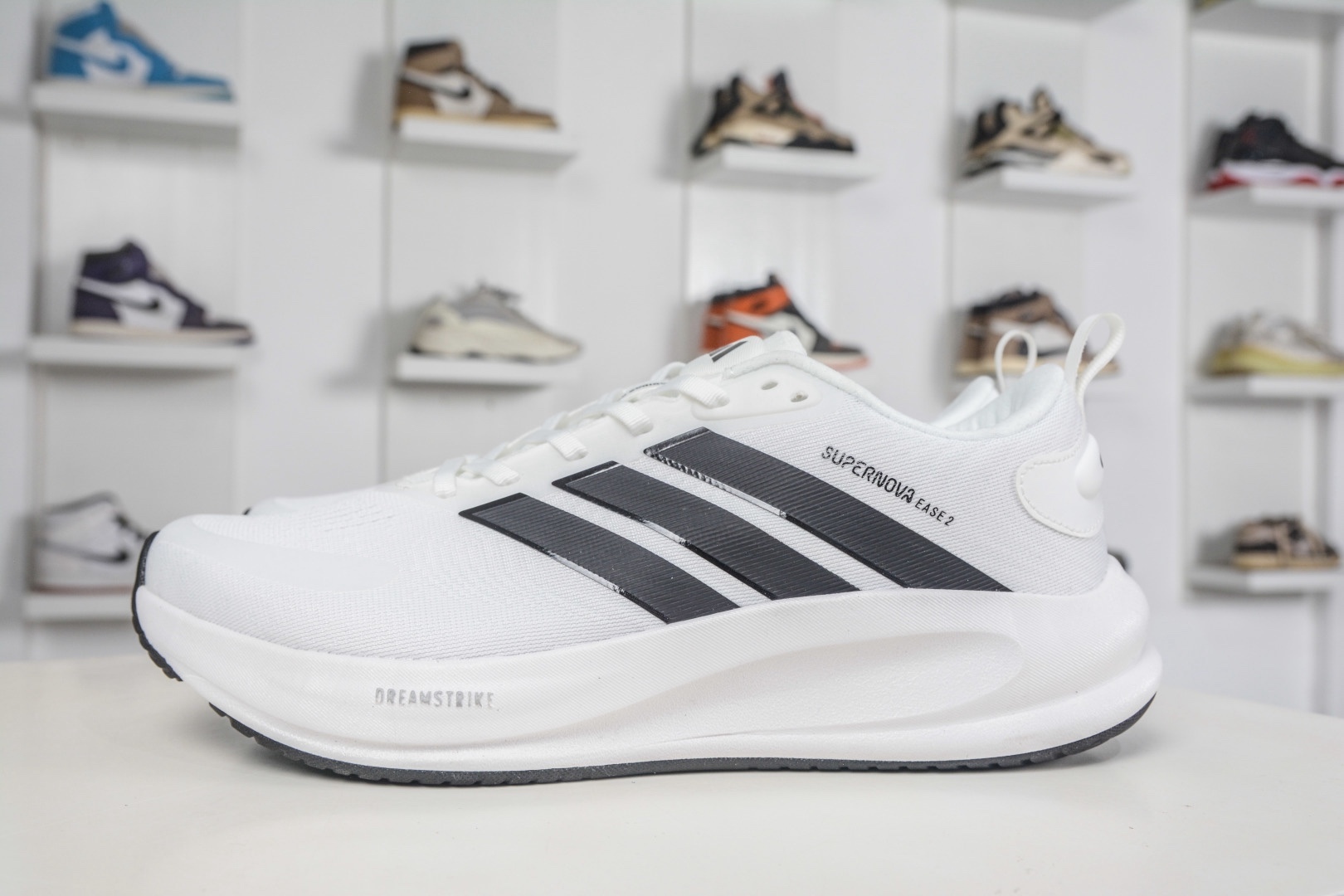 阿迪達斯 領航系列 Adidas Supernova EASE 2 W 馬拉松專業賽事休閒運動跑步鞋 
貨號: JQ4254
尺碼: 40 40.5 41 42 42.5 43 44 44.5 45