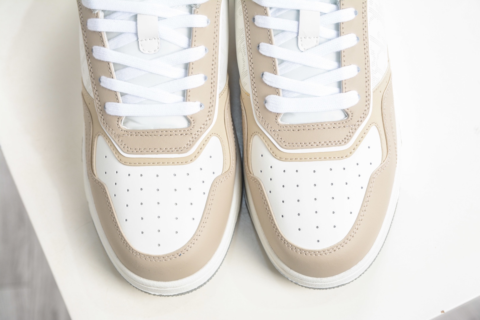 迪奧/Dior B27 Oblique Galaxy Low Top Sneakers B27系列低幫復古真皮百搭運動休閒板鞋 
貨號：3SN272ZIR16536
尺碼：38 39 40 41 42 43 44 45 46