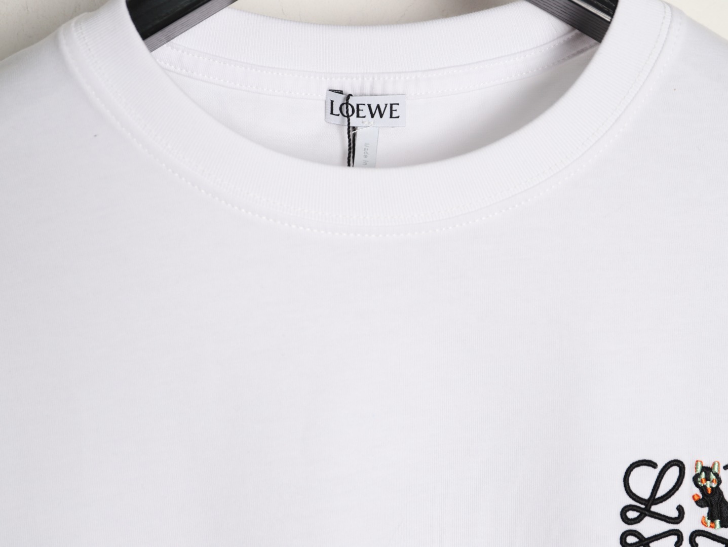 🔝LOEWE X LOUIS WAIN 羅意威 貓咪刺繡短袖T恤
定制緞光精密超柔錦棉，採用進口機刺繡工藝，精度高，線條流暢而細膩，面料都經過澆洗，手感質感更佳，不易變形，不易縮水，不易褪色，寬松版型
B Size：S-XL