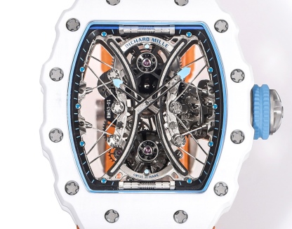 白色TPT石英纖維
【RICHARD MILLE】理查米爾RM53-01 將腕表設計與運動賽事相互結合，完美詮釋了賽場上的勇者堅定信念、頑強拼搏的精神。RM53-01以馬術運動為背景，採用多種高科技材料來抵御運動時帶來的強烈撞擊，從而保證不受破壞、正常運轉。高科技材質打造如同“護具”。“RM 53-01 PABLO MAC DONOUGH”的陀飛輪腕表，此款腕表除具備運動腕表的動感與活力外，還配備了堅固的TPT®碳纖維表殼、層壓藍寶石水晶表鏡以及固定機芯的懸浮式鋼索，有效的降低巨大衝擊、