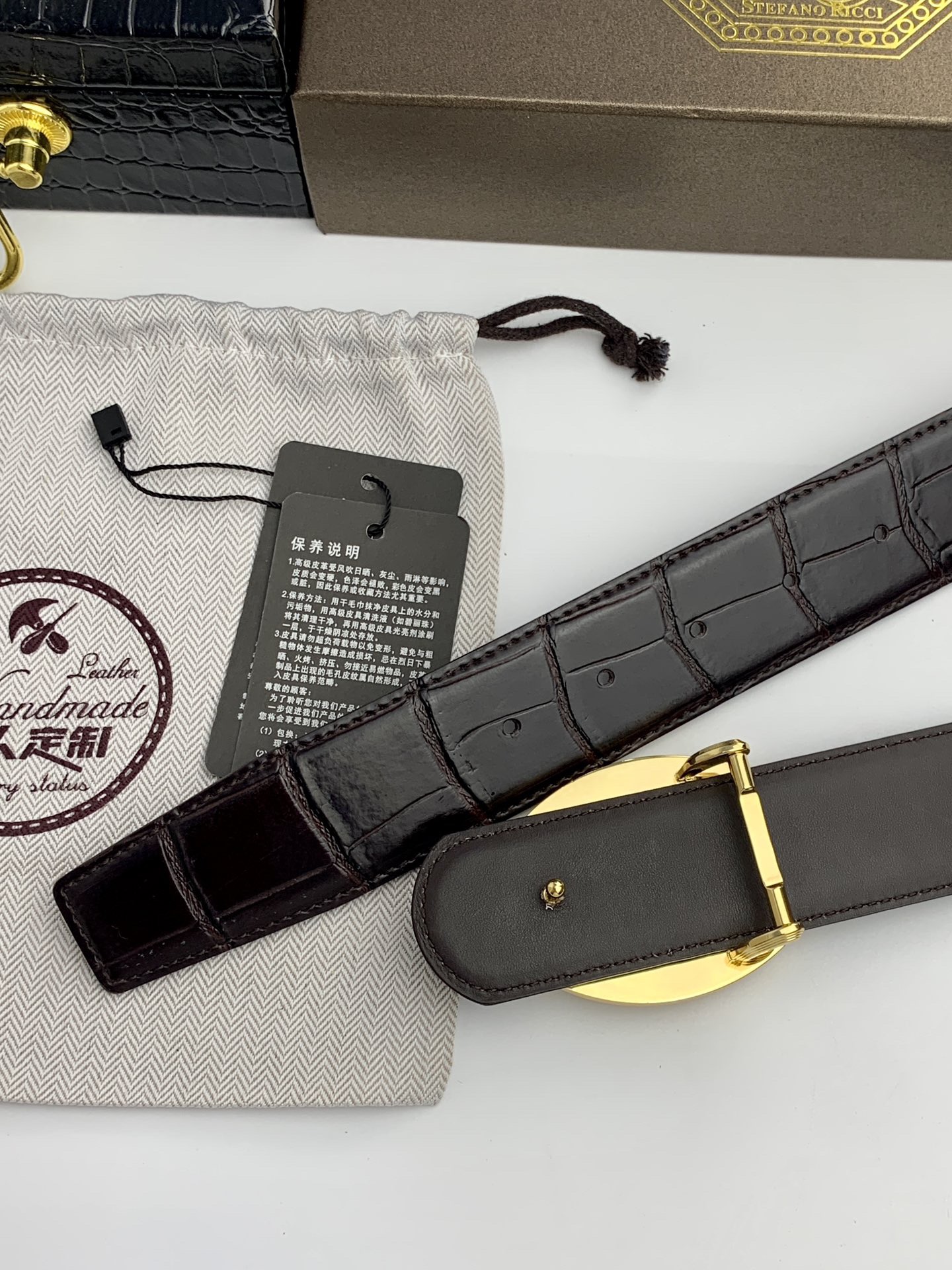 【史蒂芬】原版鰐魚紋牛皮腰帶，搭配新款不鏽鋼鷹頭扣，寬度3.8cm，雙面可用，長度不可調節，尺碼（85-110）具有獨特吸引力！