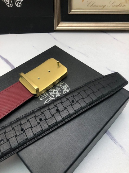 克羅星：原單頭層牛皮燙印花紋面，內襯頭層小牛皮底，搭配原單自動扣，可裁剪的自動帶，此款腰帶面雙採用意大利原定廠制進口牛皮帶身 ，對專版櫃足寬3.5