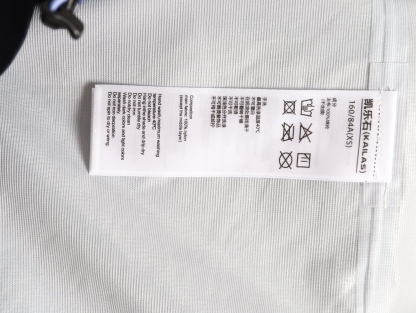 🔝KAILAS 凱樂石 博格達系列 輕量防風防水戶外徒步登山衝鋒衣 
  防水防風透氣防紫外線
 -輔料：原版拆解開發，一比一定制的小標，領標，水洗，吊牌，五金等等。

- FILTERTEC 3L面料：採用凱樂石自主研發的FILTERTEC 3L面料，由外層40D尼龍、中層ePTFE納米微孔膜、內層親膚處理工藝構成，防水指數20000mm，透氣指數20000g/㎡/24h，可抵御暴雨級降水和7級強風，同時快速排出汗氣，避免悶熱。

- 全壓膠工藝：整衣接縫處採用全壓膠工藝，有效防止水分從接