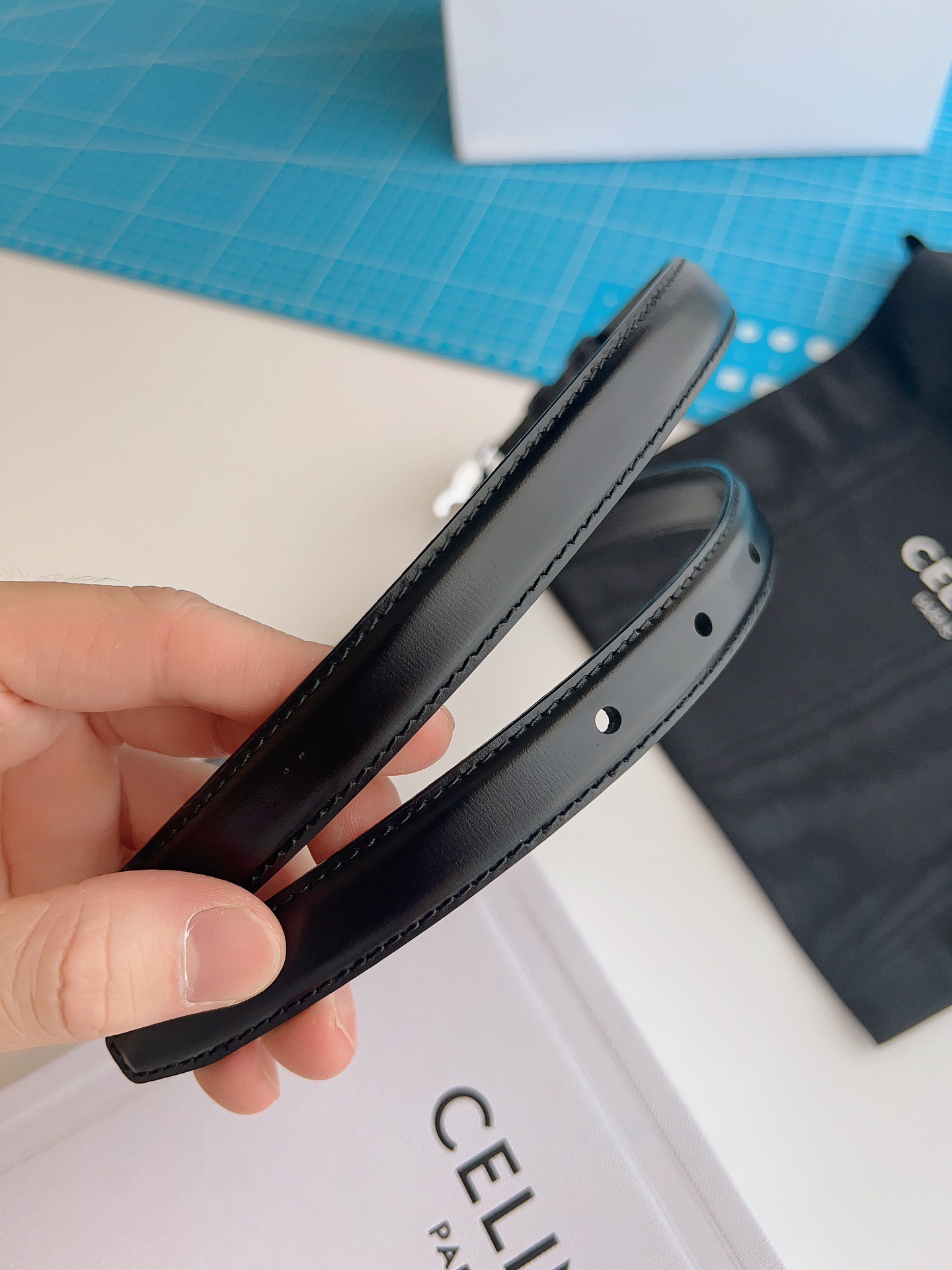 《CELINE》賽琳皮帶 celine 腰帶寬度1.8cm 超火凱旋門手感柔軟細膩，上身效果超級好看。非常顯腰線型，時尚必備神器