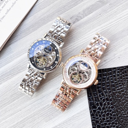 
複雜時計 奢華大氣🔥
經典新品 震撼上市🎈
【最新】：百達翡麗 大飛輪設計
【類型】：精品男士腕表
【錶帶】：真牛皮錶帶
【機芯】：高端全自動機械機芯
【鏡面】：礦物質強化玻璃（更高清）
品味高雅 浩瀚大氣 匠心獨運 腕間瑰寶
尺寸：直徑42mm厚12.5mm熱賣上市！歡迎轉載！