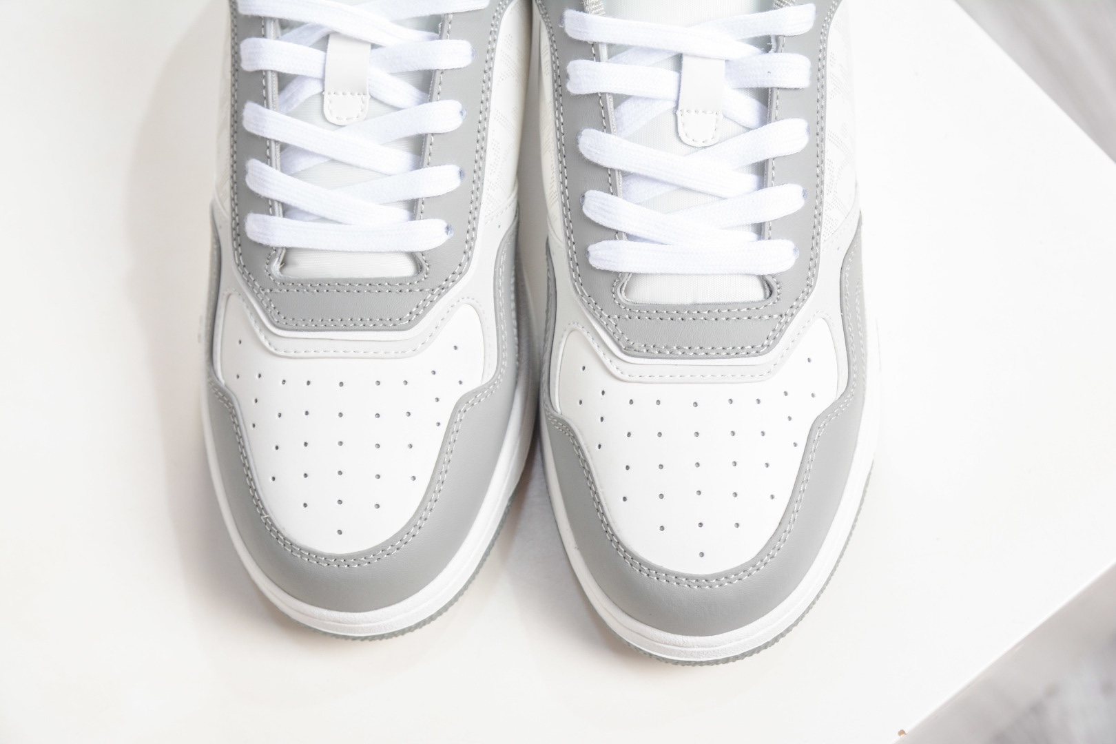 迪奧/Dior B27 Oblique Galaxy Low Top Sneakers B27系列低幫復古真皮百搭運動休閒板鞋 
貨號：3SN272ZIR16536
尺碼：38 39 40 41 42 43 44 45 46