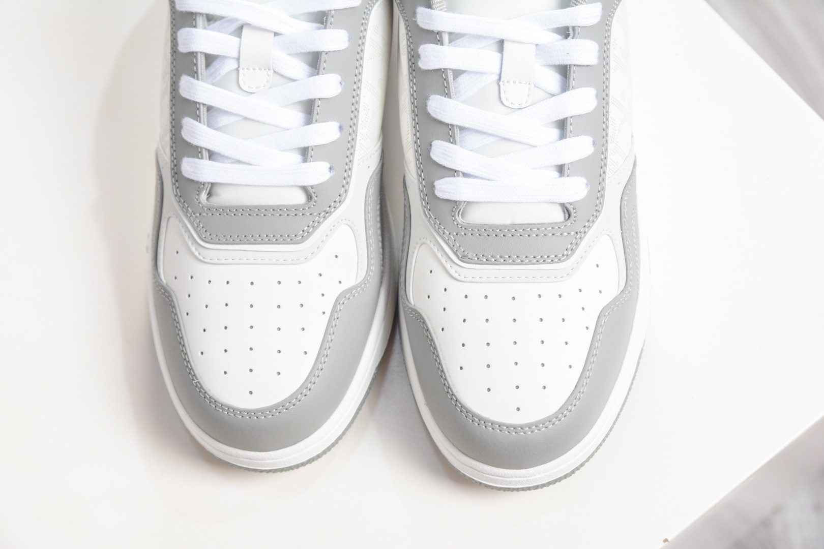 迪奧/Dior B27 Oblique Galaxy Low Top Sneakers B27系列低幫復古真皮百搭運動休閒板鞋 
貨號：3SN272ZIR16536
尺碼：38 39 40 41 42 43 44 45 46