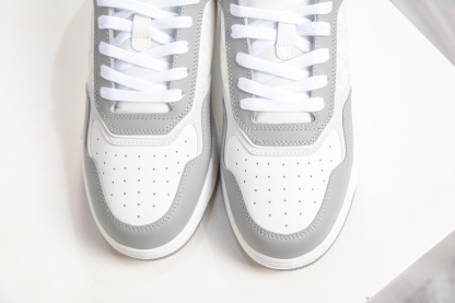 迪奧/Dior B27 Oblique Galaxy Low Top Sneakers B27系列低幫復古真皮百搭運動休閒板鞋 
貨號：3SN272ZIR16536
尺碼：38 39 40 41 42 43 44 45 46