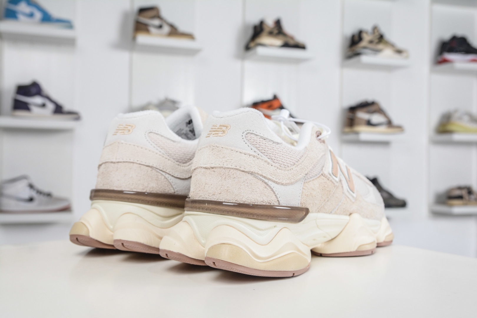 新百倫New Balance NB9060 米色 U9060CCB 
Size：36 37 37.5 38 38.5 39 40 40.5 41 42 42.5 43 44 45 45.5 46.5