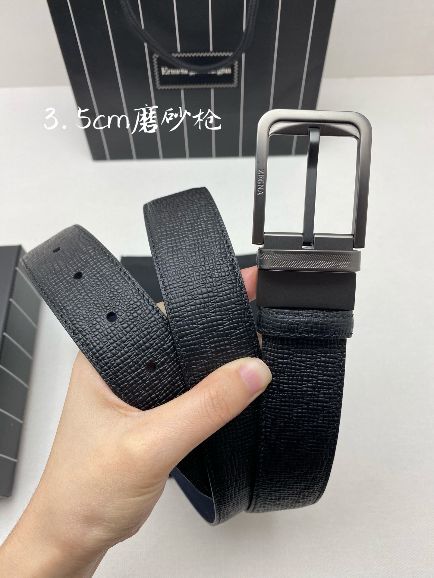 傑尼亞男士腰帶- 寬度35MM 精品扣精工打造  進口小牛皮 獨特設計工藝 手感柔軟 可以裁剪