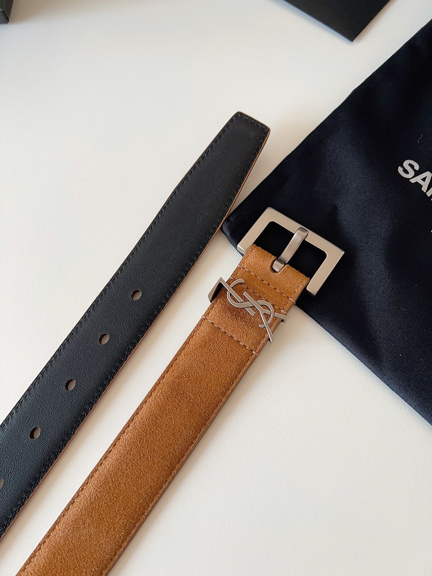 
ysl聖羅蘭2026女士新款腰帶，冬季爆款絨面原版皮，方形搭扣配以ysl標識腰帶環，女士冬季必備款，寬度3.0cm