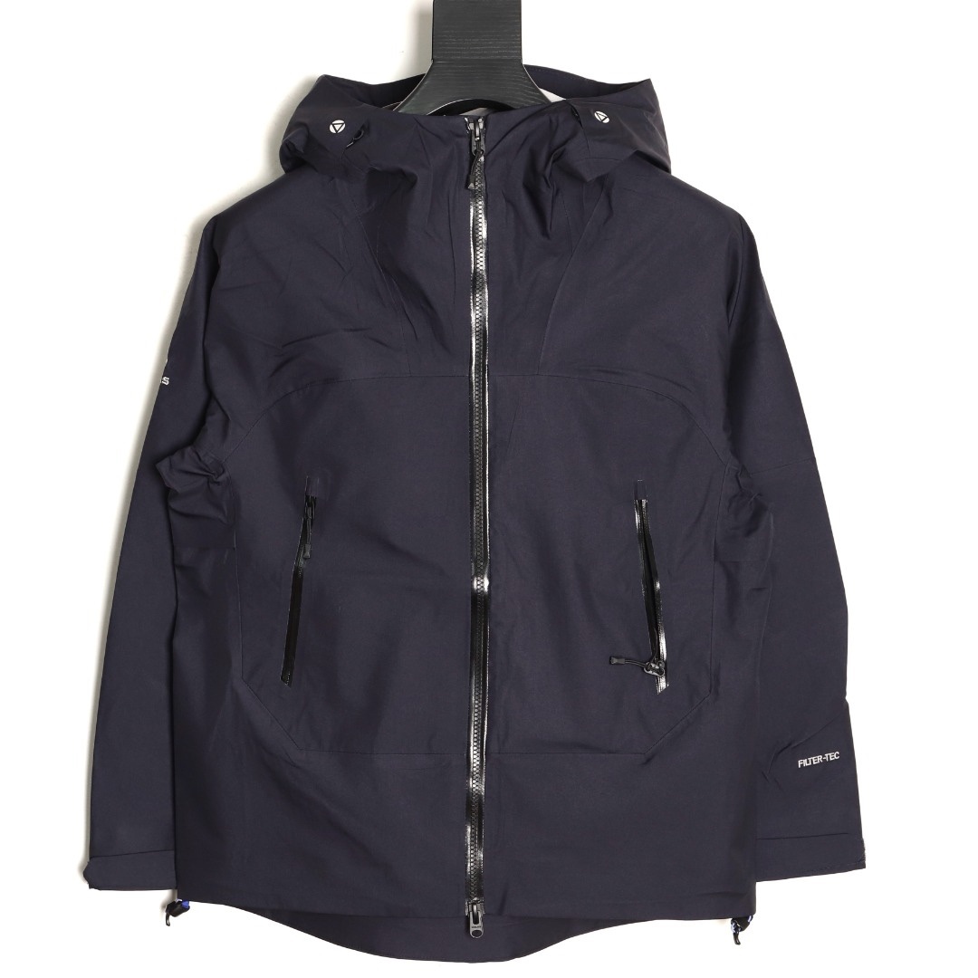 🔝KAILAS 凱樂石 博格達系列 輕量防風防水戶外徒步登山衝鋒衣 
  防水防風透氣防紫外線
 -輔料：原版拆解開發，一比一定制的小標，領標，水洗，吊牌，五金等等。

- FILTERTEC 3L面料：採用凱樂石自主研發的FILTERTEC 3L面料，由外層40D尼龍、中層ePTFE納米微孔膜、內層親膚處理工藝構成，防水指數20000mm，透氣指數20000g/㎡/24h，可抵御暴雨級降水和7級強風，同時快速排出汗氣，避免悶熱。

- 全壓膠工藝：整衣接縫處採用全壓膠工藝，有效防止水分從接