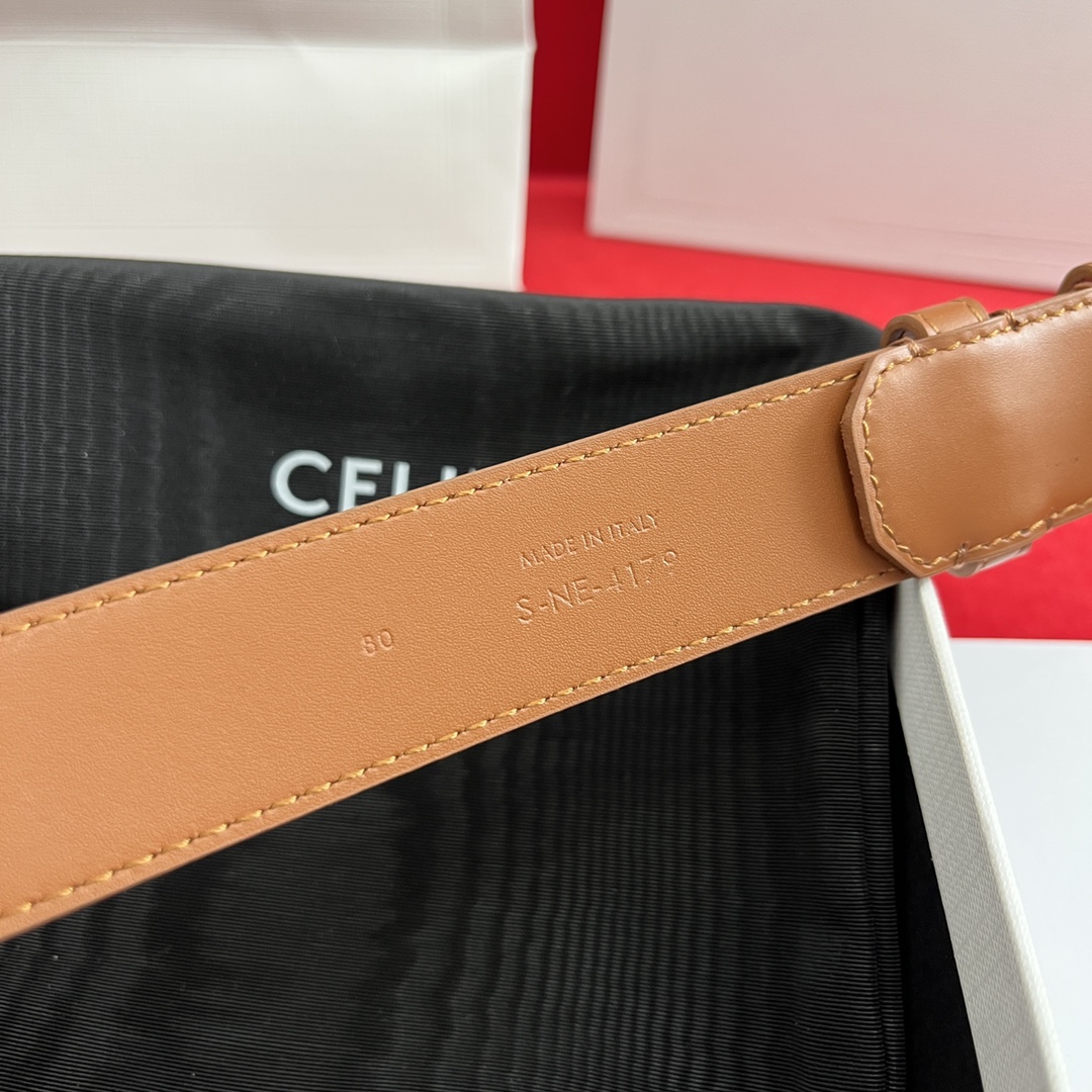 Celine/賽琳 款凱旋門腰帶 寬度3.0cm 男女通用款 💯採用數量稀少的原廠專用小牛皮 搭配精緻凱旋門搭扣 獨家頂級手工 進口邊油