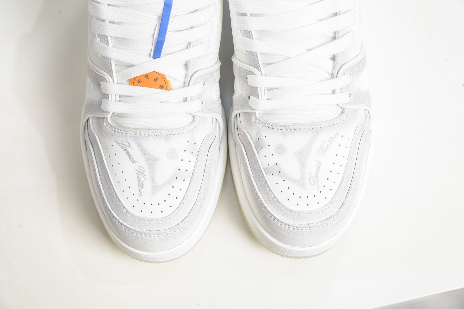 Louis Vuitton Trainer 系列板鞋 
Size：36 37 38 39 40 41 42 43 44 45 (偏大一碼）
