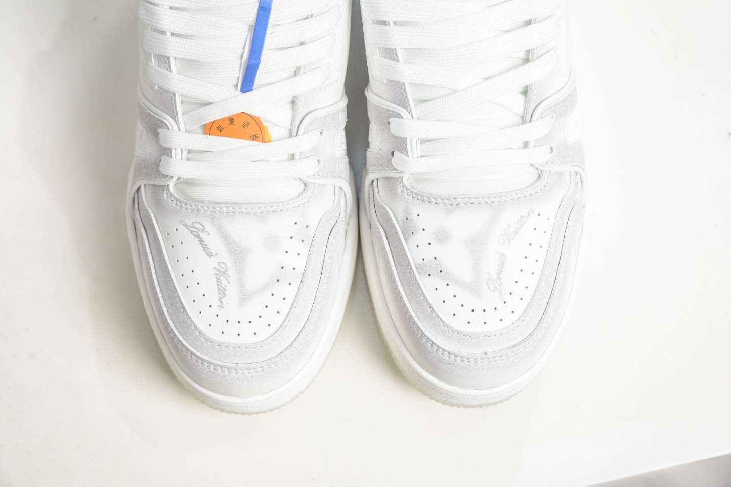 Louis Vuitton Trainer 系列板鞋 
Size：36 37 38 39 40 41 42 43 44 45 (偏大一碼）