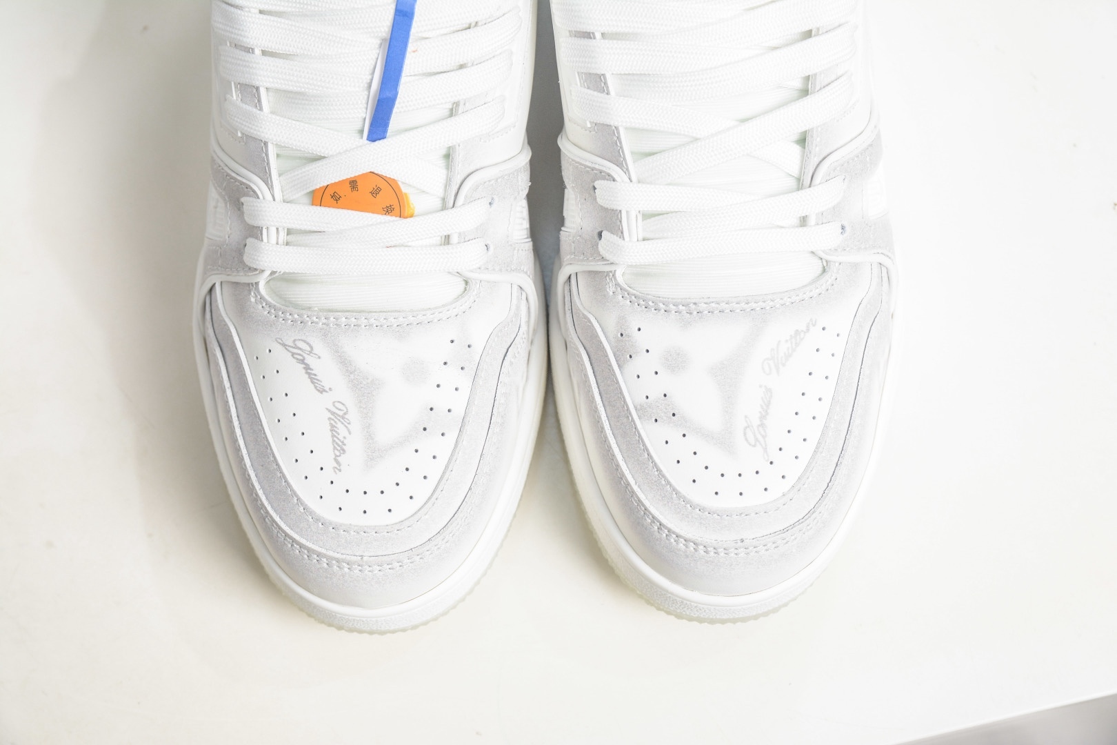 Louis Vuitton Trainer 系列板鞋 
Size：36 37 38 39 40 41 42 43 44 45 (偏大一碼）