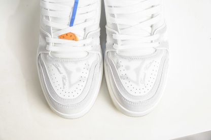 Louis Vuitton Trainer 系列板鞋 
Size：36 37 38 39 40 41 42 43 44 45 (偏大一碼）